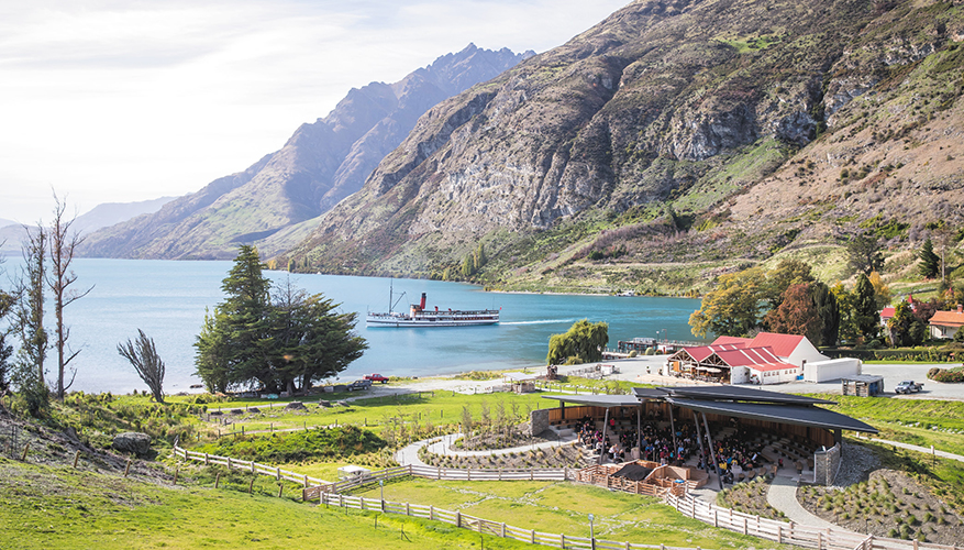 Tss Earnslaw on Lake Wakatipu in Queenstown